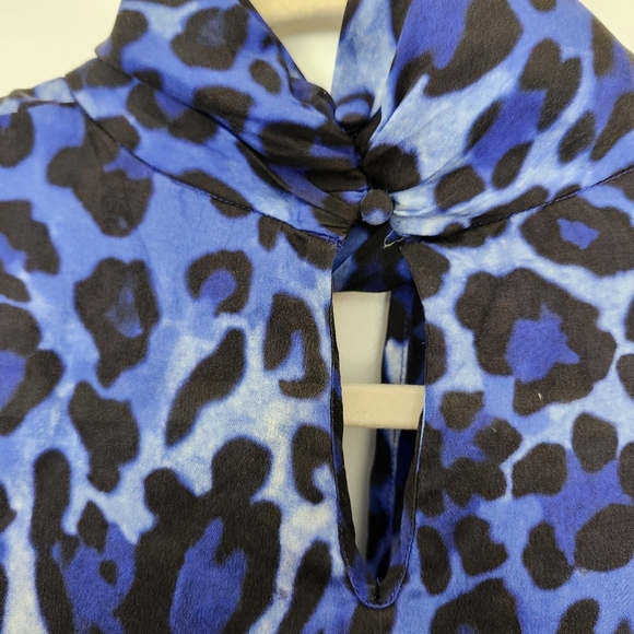 Elie Tahari Laraib Blue Animal Print Silk Sheer Chiffon Blouse Womens Small - Picture 9 of 13